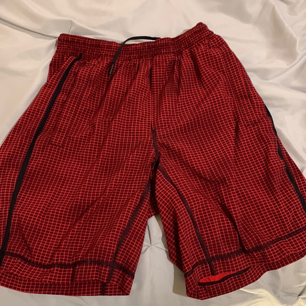 Lululemon 9” pacebreaker linerless shorts